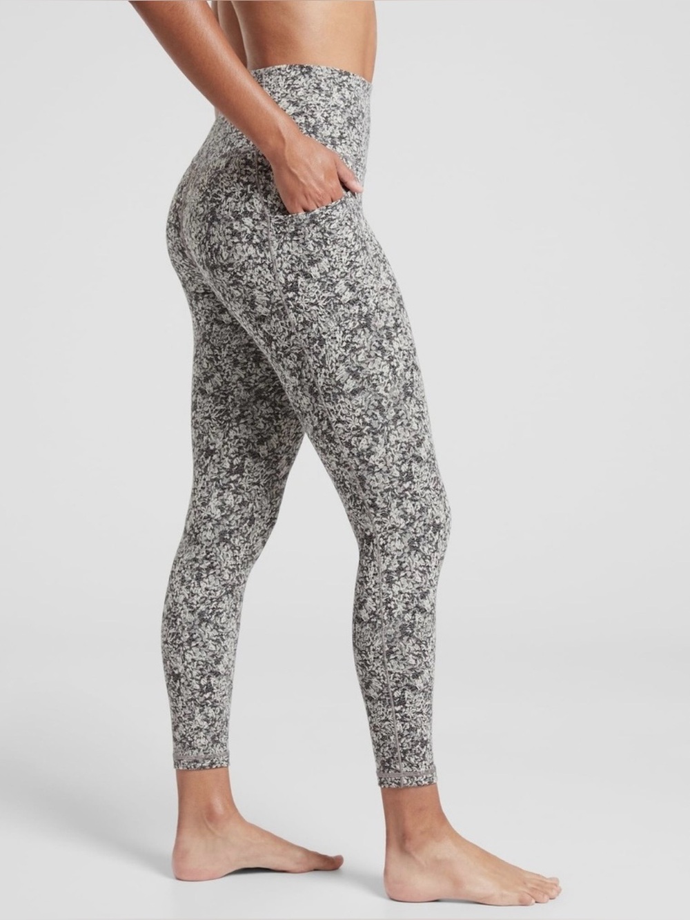 Athleta Salutation Stash Pocket II Textured 7/8 Tights, Moonflower Black, Large